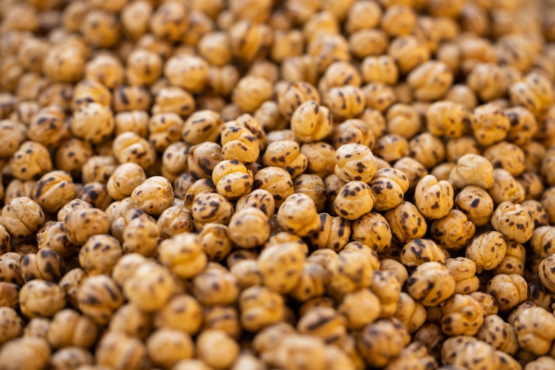 Krokante kikkererwten roosteren voor een gezonde snack